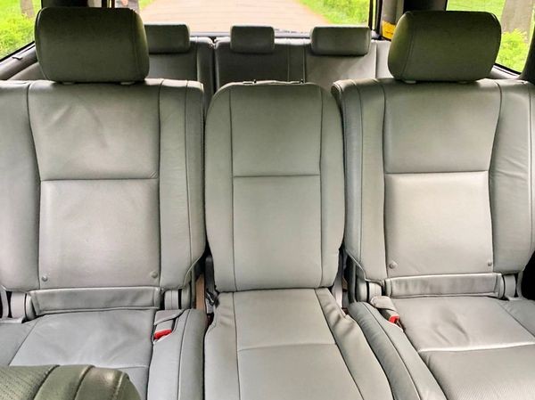 237 Внедорожник Toyota Sequoia серебристая на свадьбу jMZR