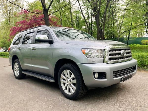 237 Внедорожник Toyota Sequoia серебристая на свадьбу jMZR