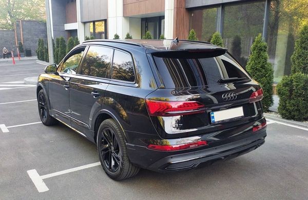 259 Внедорожник на свадьбу Audi Q7 черный 2Zoj