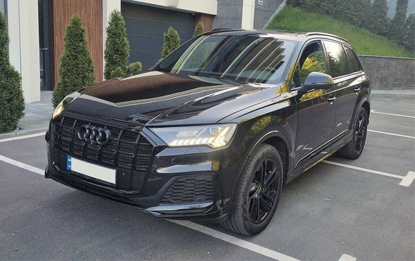 259 Внедорожник на свадьбу Audi Q7 черный 2Zoj