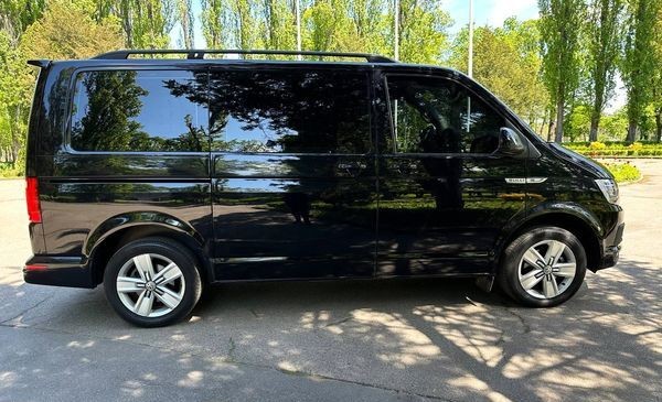 283 Volkswagen Multivan черный микроавтобус на свадьбу 3rJ7