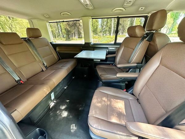 283 Volkswagen Multivan черный микроавтобус на свадьбу 3rJ7
