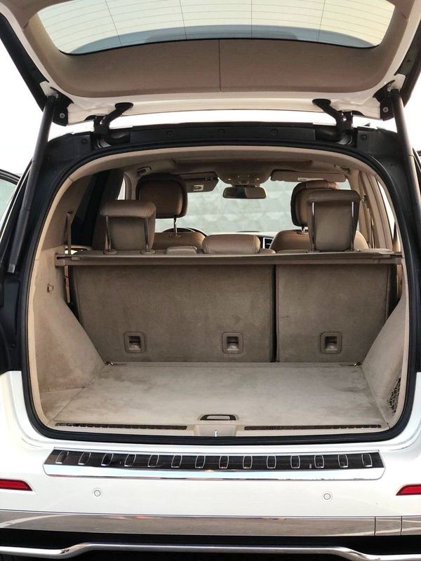 119 Внедорожник Mercedes-Benz ML белый авто на свадьбу lAka