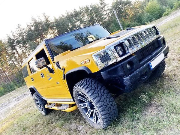 081 Внедорожник Hummer H2 желтый на съемки фото vm06