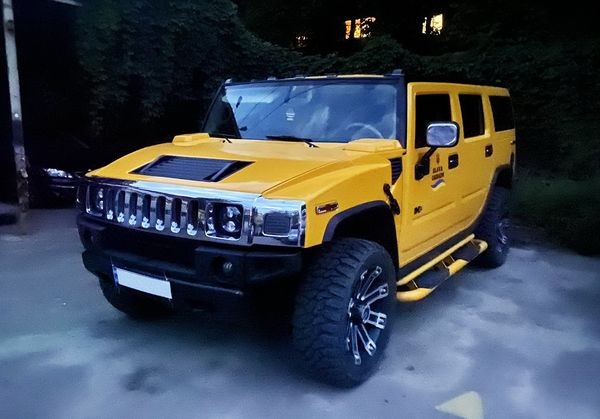 081 Внедорожник Hummer H2 желтый на съемки фото vm06