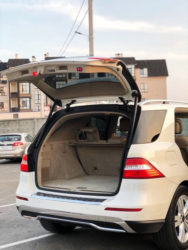 119 Внедорожник Mercedes-Benz ML белый авто на свадьбу lAka
