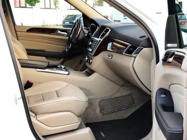 119 Внедорожник Mercedes-Benz ML белый авто на свадьбу lAka