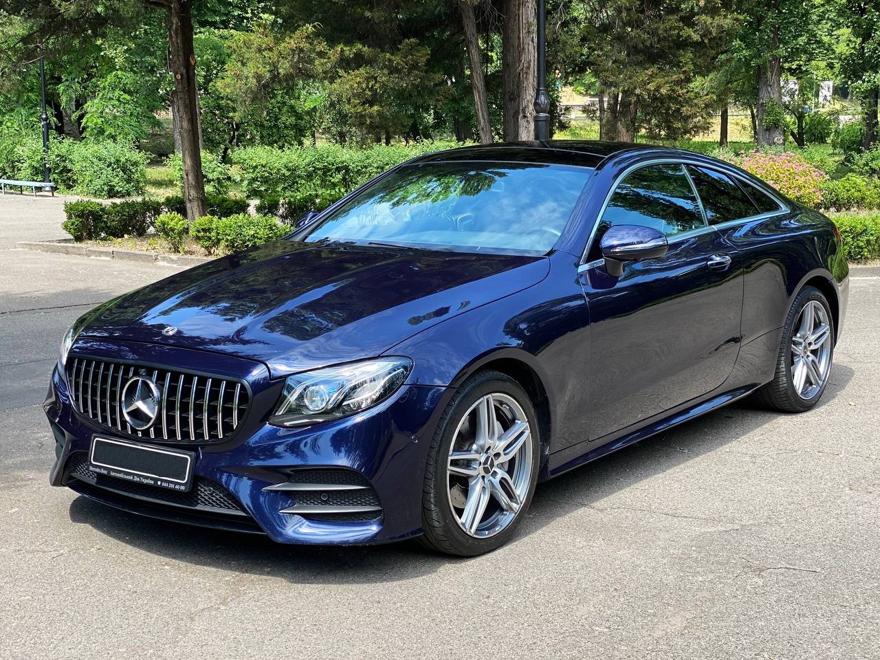 059 Mercedes Benz W238 E Coupe AMG без водителя 4Xea