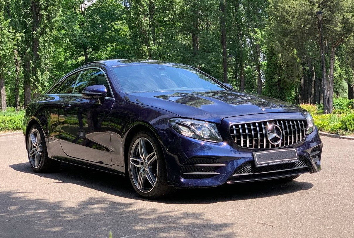 059 Mercedes Benz W238 E Coupe AMG без водителя 4Xea