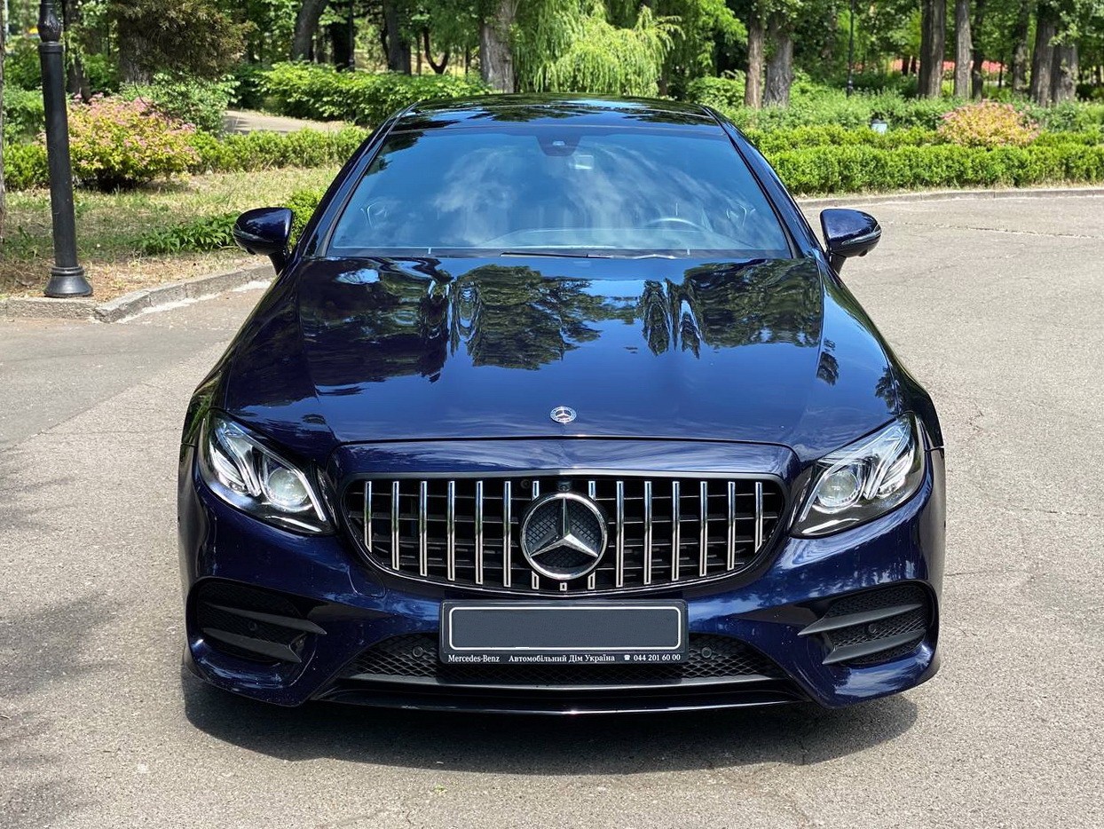 059 Mercedes Benz W238 E Coupe AMG без водителя 4Xea