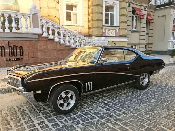 212 Ретро автомобиль Buick Skylark Custom на свадьбу съемки 2WzB