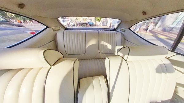 212 Ретро автомобиль Buick Skylark Custom на свадьбу съемки 2WzB