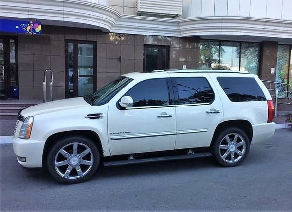 232 Внедорожник Cadillac Escalade белый на свадьбу l1em