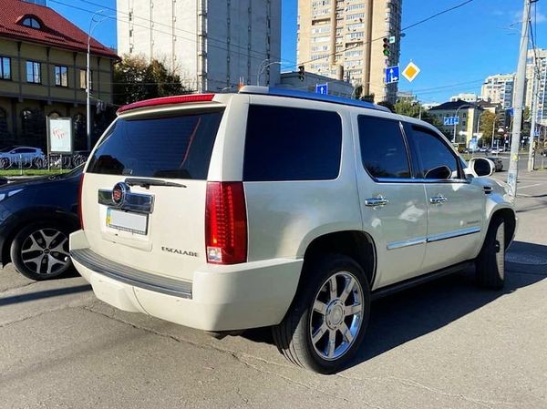 232 Внедорожник Cadillac Escalade белый на свадьбу l1em