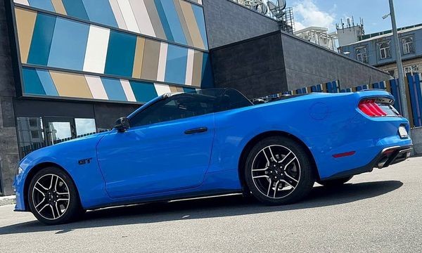 265 Ford Mustang GT синий кабриолет без водителя 6JzY