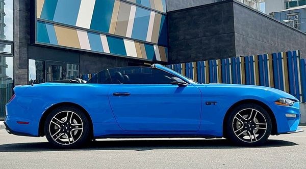 265 Ford Mustang GT синий кабриолет с водителем 50L4