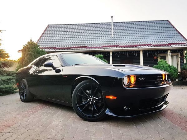 267 Dodge Challenger RT 2018 года 5.7 л Mrzk
