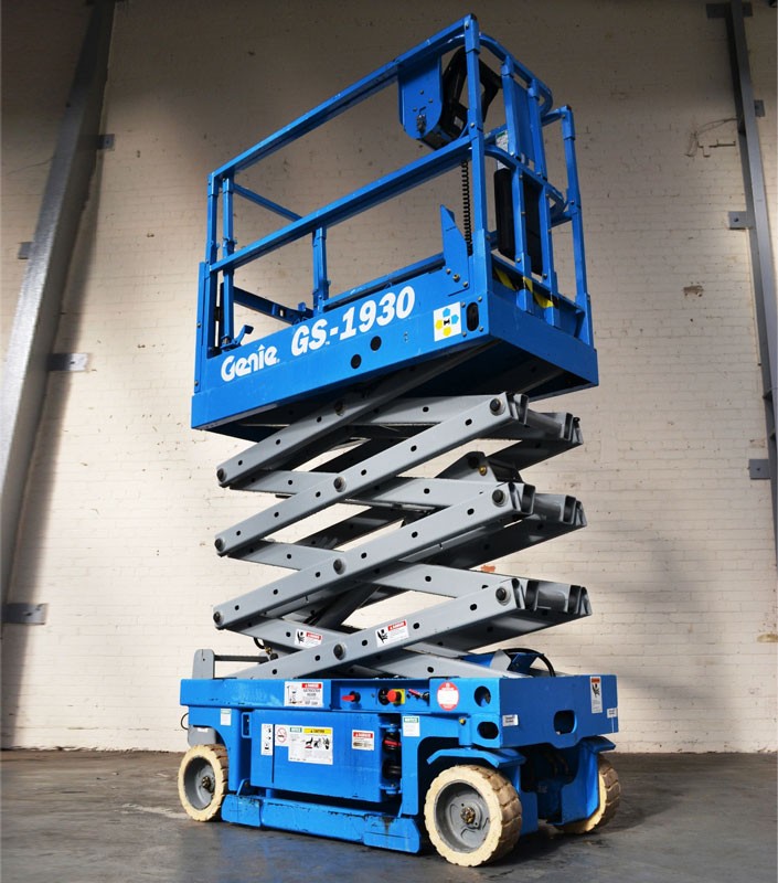 Ножничный подъемник 10 м GENIE GS-2632 (электро) W9rM