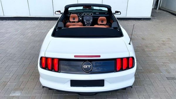 280 Кабриолет Ford Mustang GT белый без водителя BDmR