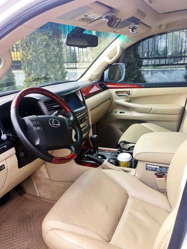243 Внедорожник Lexus LX570 белый на свадьбу j1w7