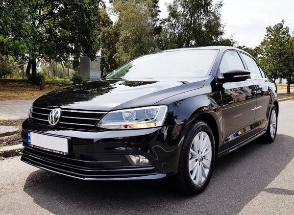 158 Volkswagen Jetta черная с водителем на свадьбу 2JQO