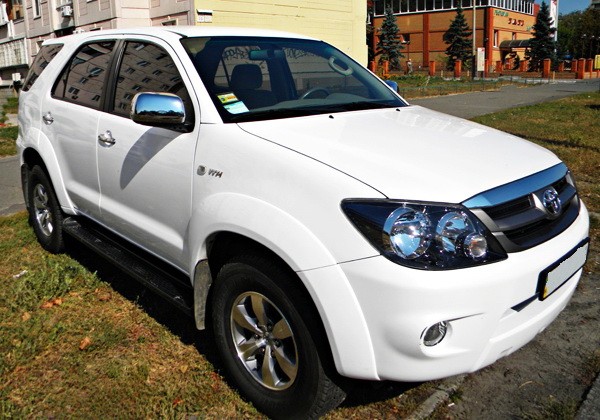 266 Внедорожник Toyota Fortuner авто на свадьбу 3mr6