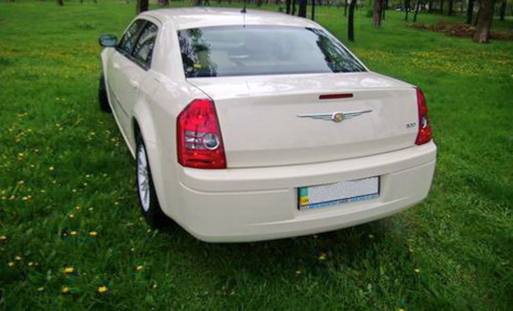 130 Chrysler 300C ванильный авто на свадьбу 2wv9