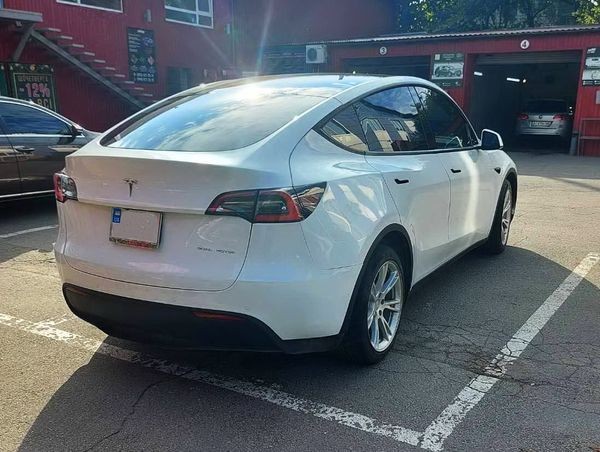 383 Tesla Model Y внедорожник белый на свадьбу jEm7