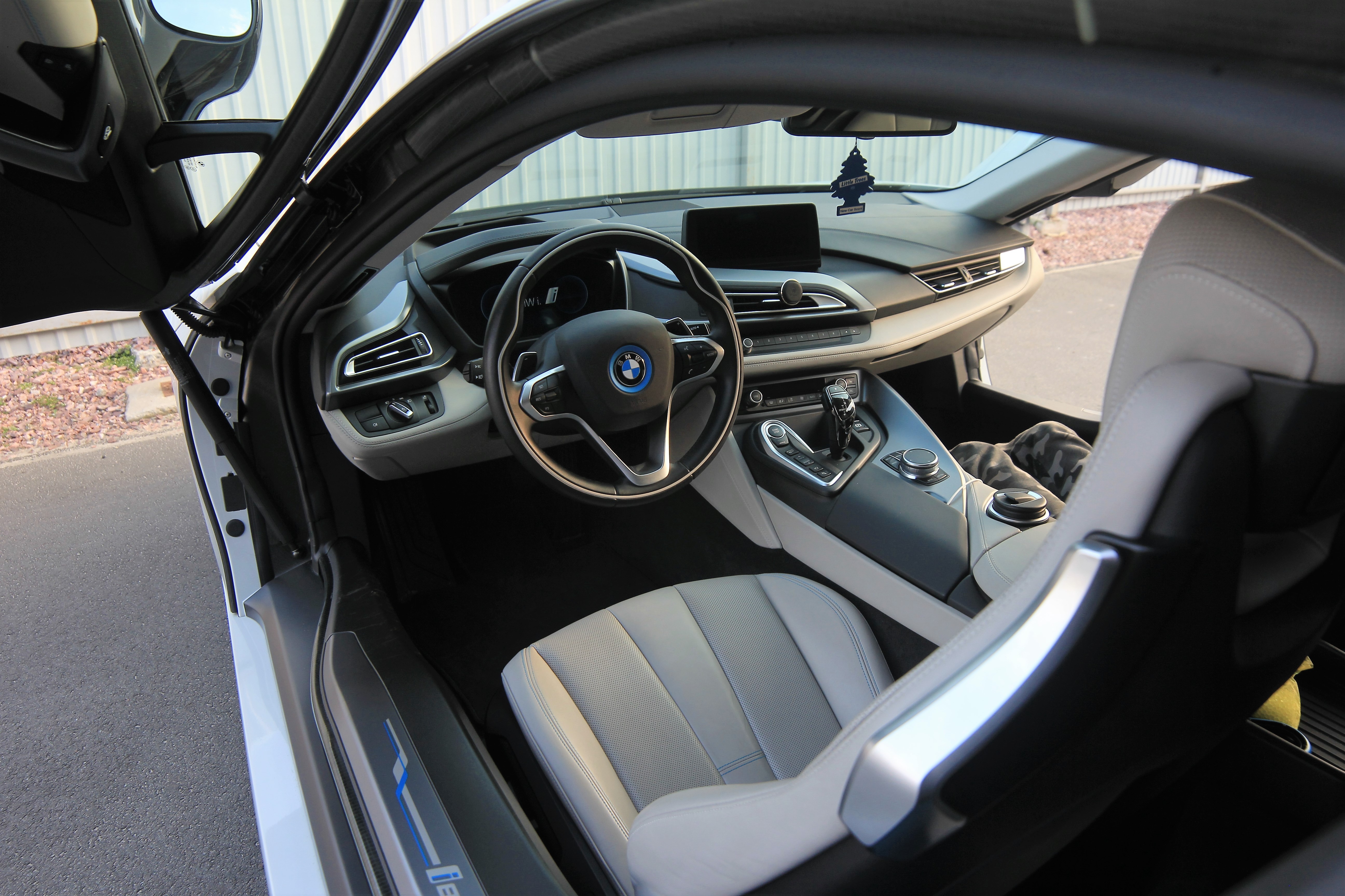 Тест-Драйв спортивной машины BMW I8 YJnw