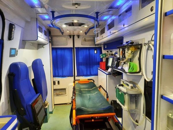 146 Арендовать авто скорой помощи для съемок кино клипов видео роликов K4nO
