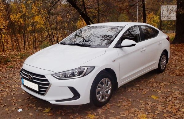 167 Hyundai Elantra 2018 белая авто на свадьбу 3JQA