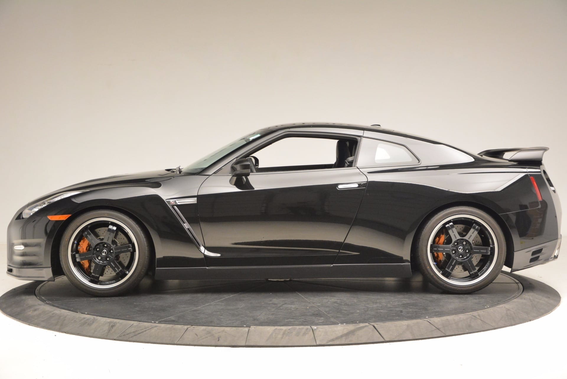 Тест-Драйв спорткара Nissan GT-R EmL0