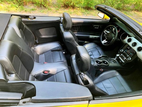 070 Ford Mustang желтый кабриолет на свадьбу съемки 3O8Z
