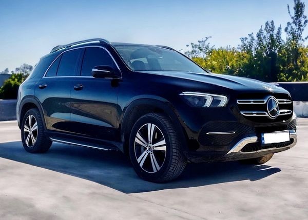 349 Bнедорожник Mercedes GLE 300d без водителя LyQ5