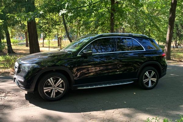 349 Bнедорожник Mercedes GLE 300d без водителя LyQ5