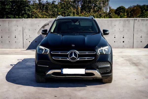 349 Bнедорожник Mercedes GLE 300d без водителя LyQ5
