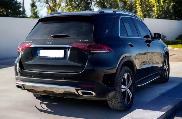 349 Bнедорожник Mercedes GLE 300d без водителя LyQ5