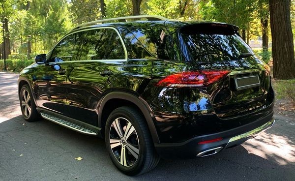 349 Bнедорожник Mercedes GLE 300d без водителя LyQ5