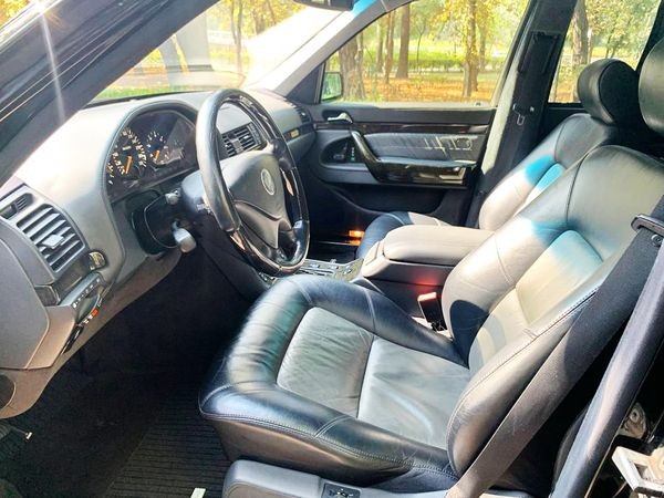 117 Mercedes Benz W140 S7.3 V12 Brabus черный с водителем l6g9