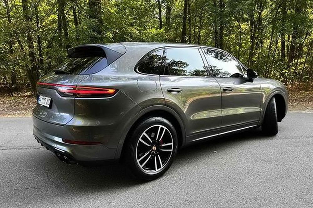 271 Porsche Cayenne серый внедорожник без водителя ZEZB