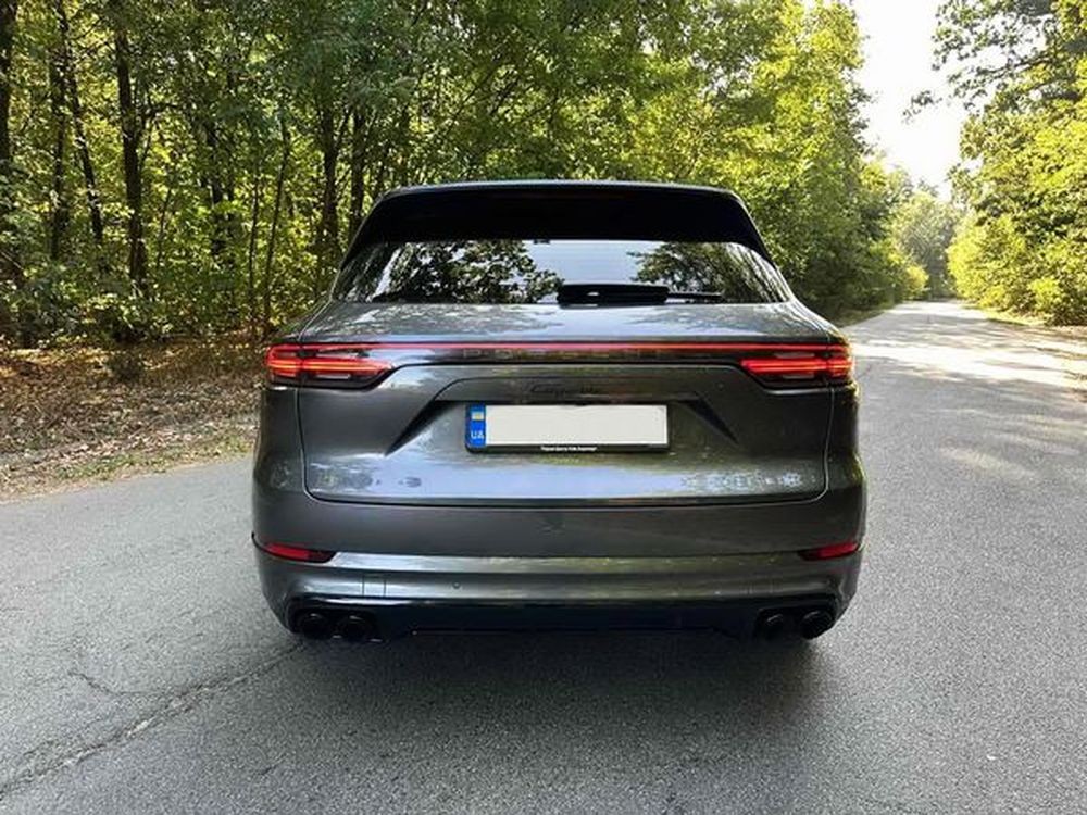 271 Porsche Cayenne серый внедорожник без водителя ZEZB