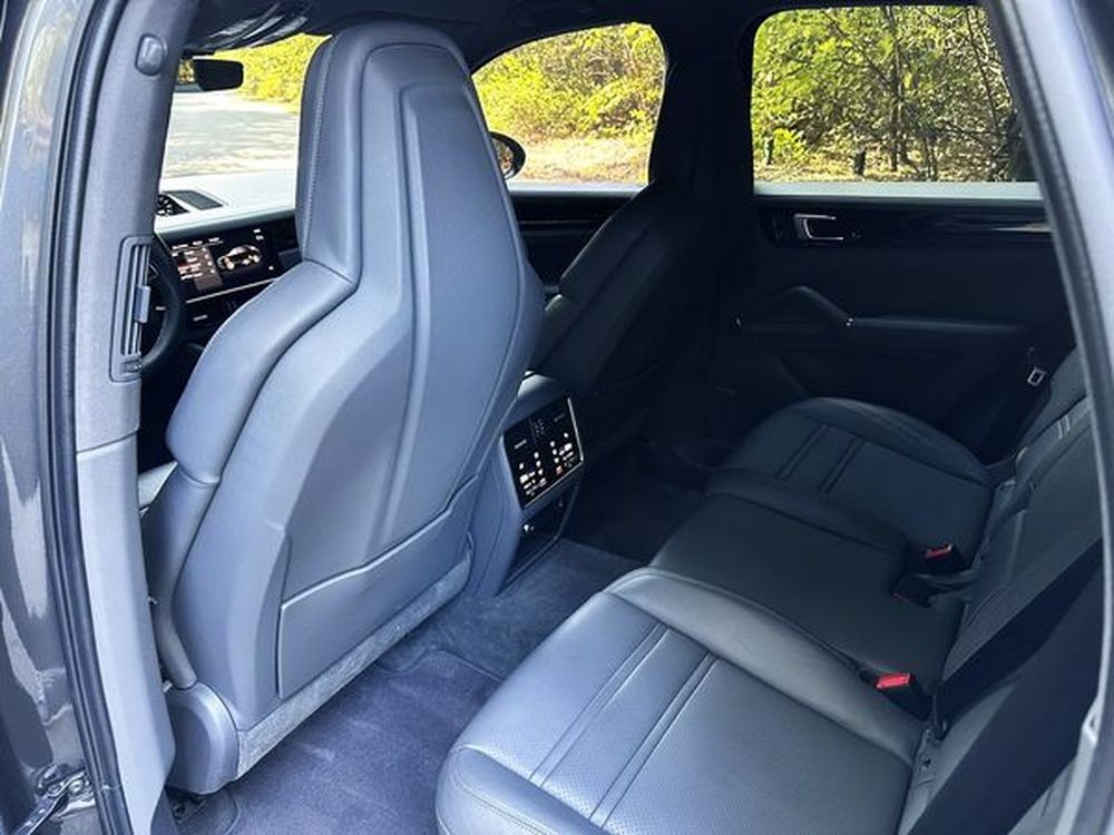 271 Porsche Cayenne серый с водителем ra1o