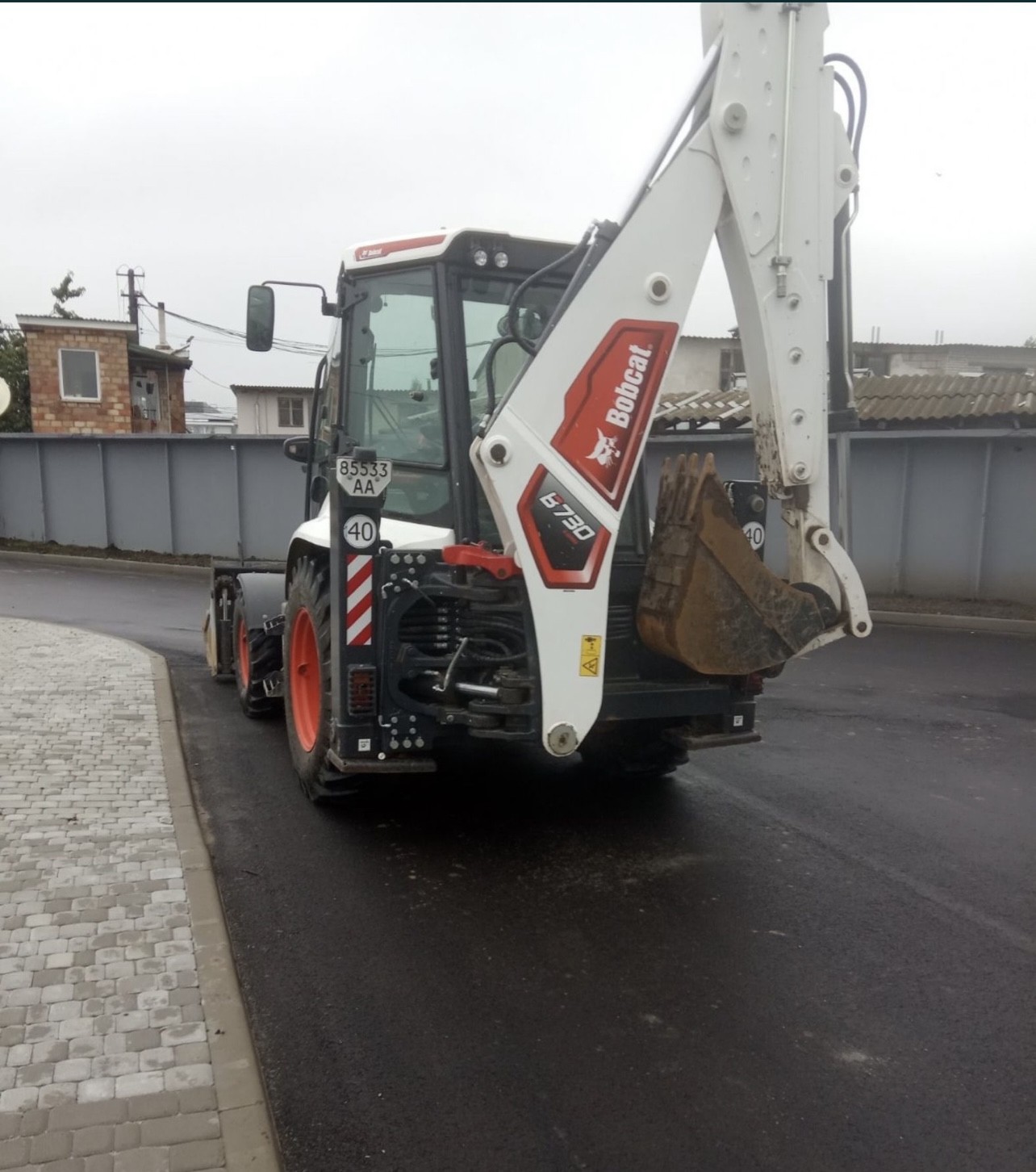 Екскаватор навантажувач Bobcat з водієм YJp8