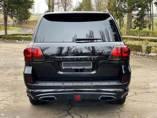 161 Toyota Land Cruiser 200 черный джип 2008 с водителем lzP1