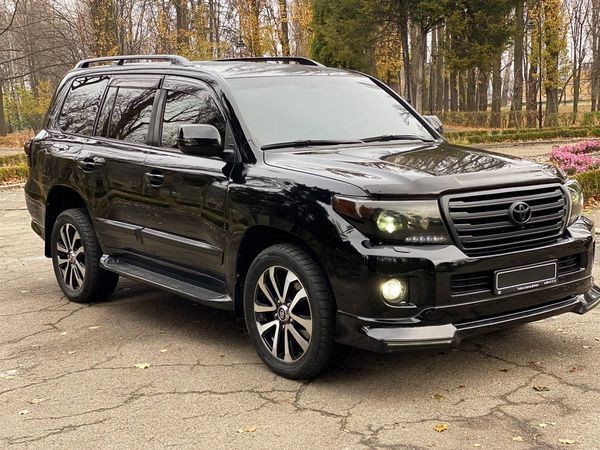 161 Toyota Land Cruiser 200 черный джип 2008 с водителем lzP1