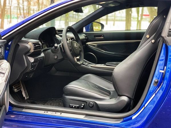 006 Спорткар Lexus RC-F Sport 5.0 V8 синий без водителя dmgP