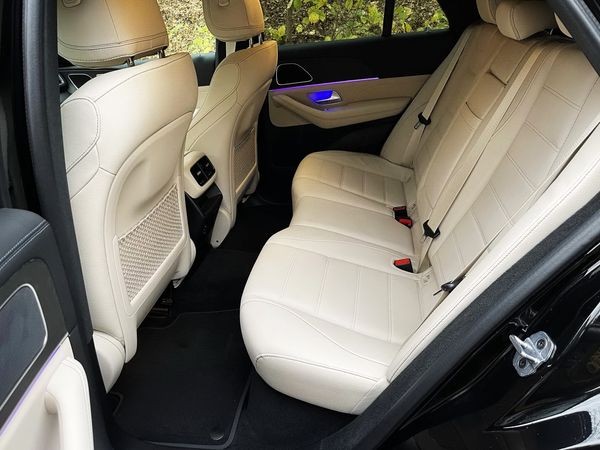 111 Mercedes-Benz GLE 350D Coupe без водителя Mr9p