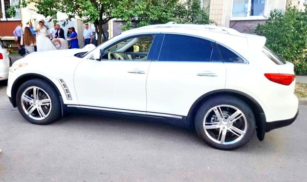 236 Внедорожник Infiniti FX35 белая с водителем на свадьбу zLMo