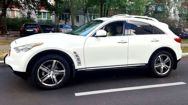 236 Внедорожник Infiniti FX35 белая с водителем на свадьбу zLMo
