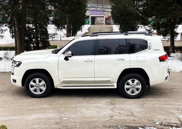 175 Toyota Land Cruiser 300 белый бронированный B6 без водителя oAem